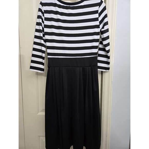 Black & White Striped Fit & Flare Dress With 3/4 Sleeves Size Small Polyester & - Picture 2 of 4